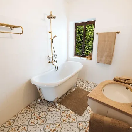 Chateau Du Chatelard Apartman Montreux